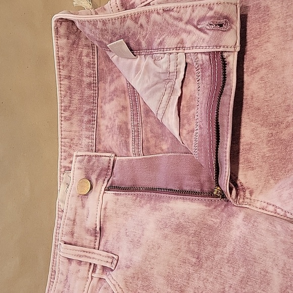 Universal Thread Size 4 /27 Acid Washed Purple High Rise Midi Cutoff Shorts NWOT - Picture 8 of 10